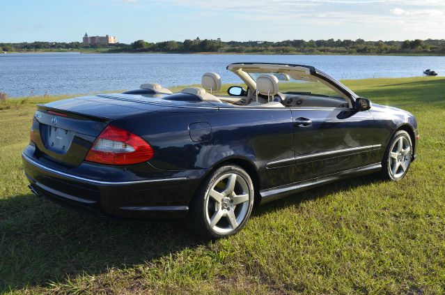 2006 Mercedes-Benz CLK-Class 3.0L Luxury W/moonroofleather