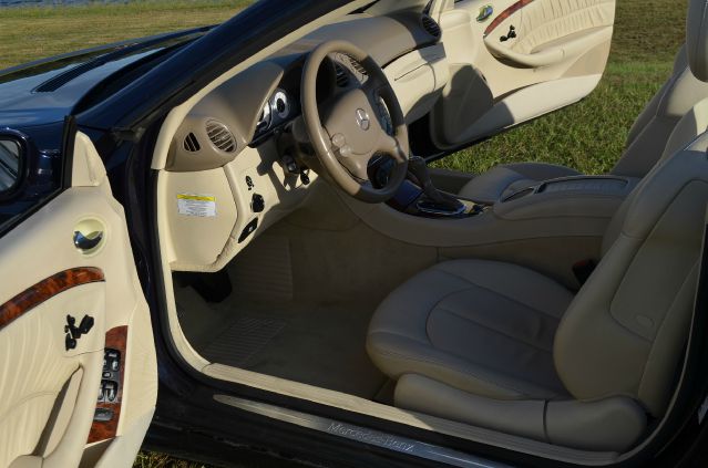 2006 Mercedes-Benz CLK-Class 3.0L Luxury W/moonroofleather