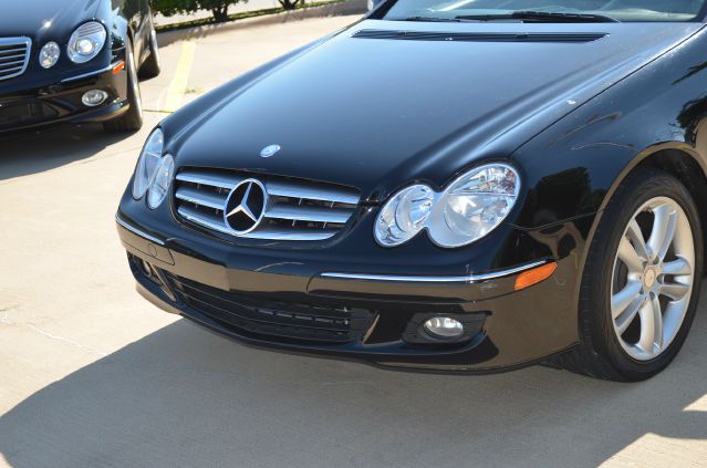 2009 Mercedes-Benz CLK-Class 3906