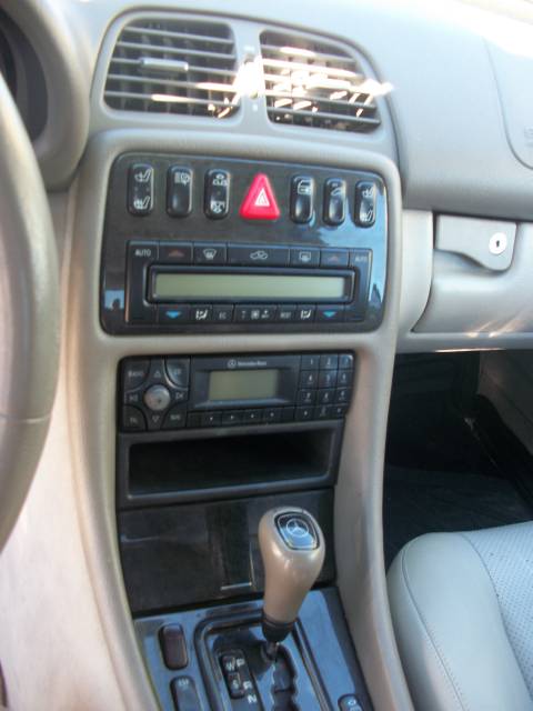 2000 Mercedes-Benz CLK Class XLE V6