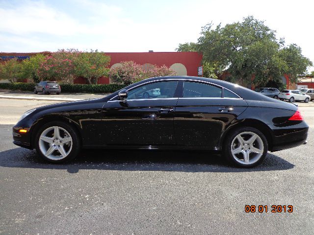 2007 Mercedes-Benz CLS-Class Extended VERY LOW Miles