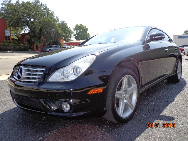 2007 Mercedes-Benz CLS-Class Extended VERY LOW Miles