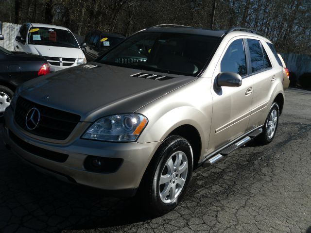 2007 Mercedes-Benz CLS-Class Extended VERY LOW Miles