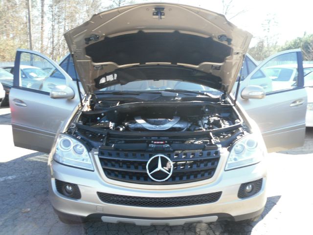 2007 Mercedes-Benz CLS-Class Extended VERY LOW Miles
