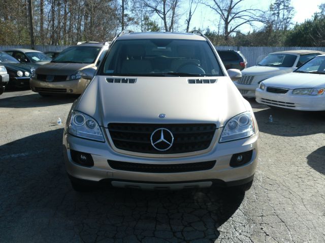 2007 Mercedes-Benz CLS-Class Extended VERY LOW Miles