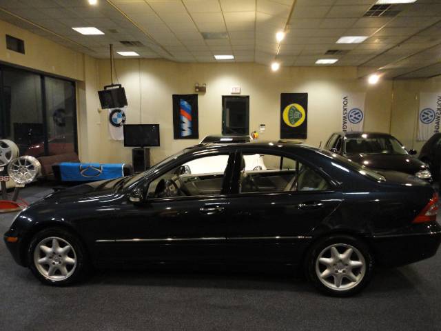 2003 Mercedes-Benz C Class 4WD Crew Cab 130 LT W/1lt