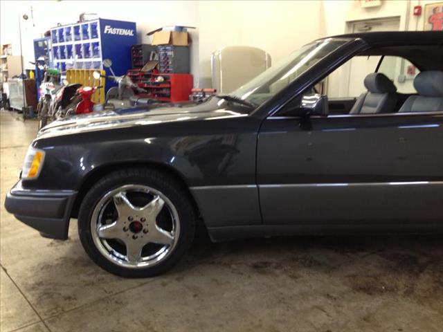 1994 Mercedes-Benz E-Class HTD Leather, Spoiler, Sunroof