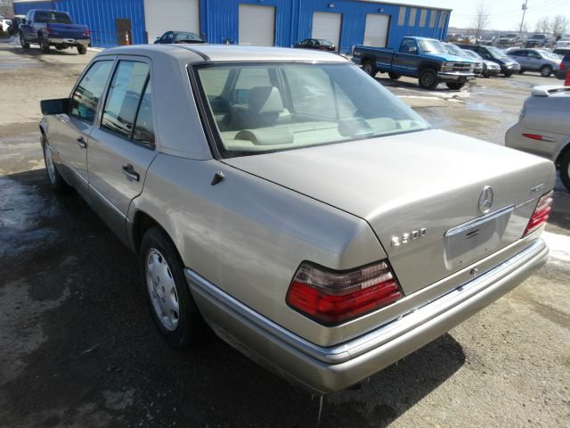 1995 Mercedes-Benz E-Class M5 --gps NAV, 2