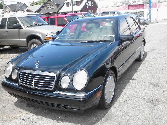 1997 Mercedes-Benz E-Class M5 --gps NAV, 2