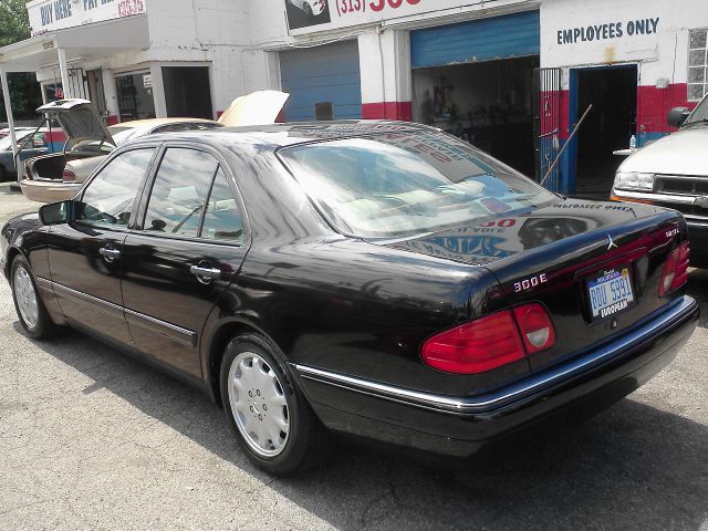 1997 Mercedes-Benz E-Class M5 --gps NAV, 2