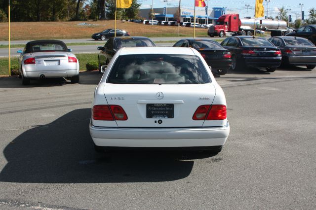 1997 Mercedes-Benz E-Class M5 --gps NAV, 2
