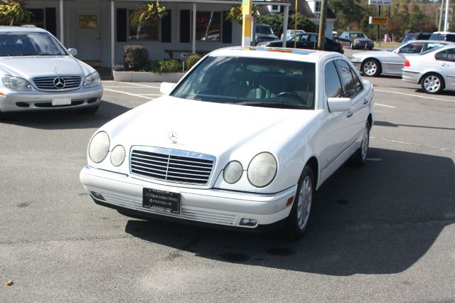 1997 Mercedes-Benz E-Class M5 --gps NAV, 2