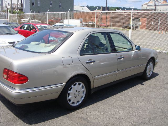 1998 Mercedes-Benz E-Class Doublecab V8