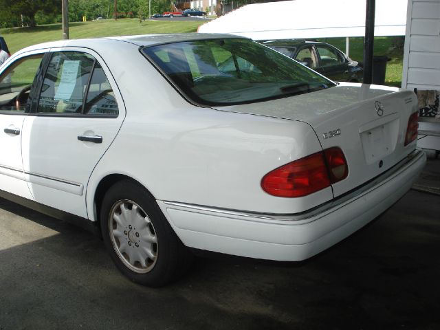 1999 Mercedes-Benz E-Class LS Flex Fuel 4x4 This Is One Of Our Best Bargains