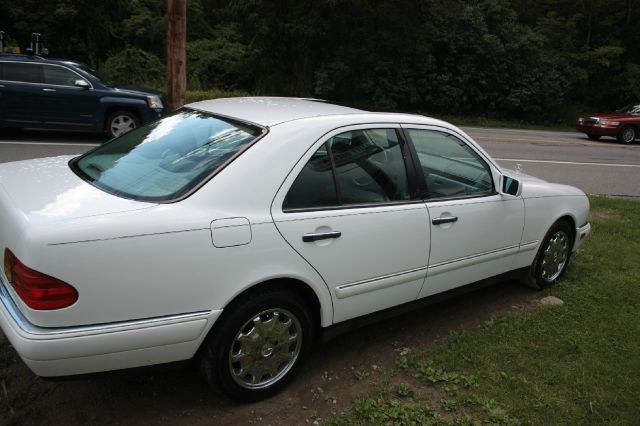 1999 Mercedes-Benz E-Class SXT