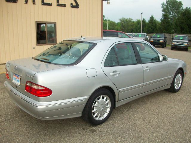 2000 Mercedes-Benz E-Class SXT
