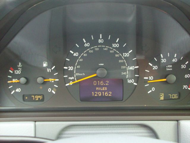 2000 Mercedes-Benz E-Class SXT