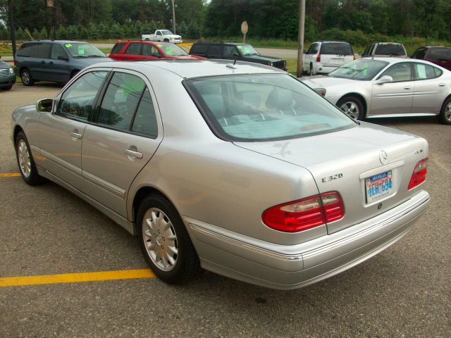 2000 Mercedes-Benz E-Class SXT