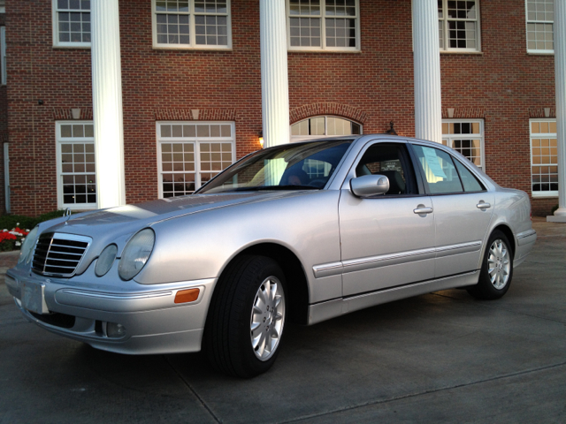 2000 Mercedes-Benz E-Class SXT