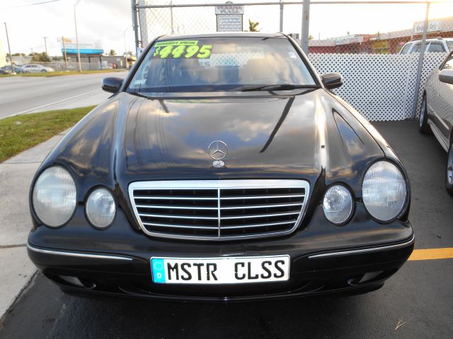 2000 Mercedes-Benz E-Class SXT