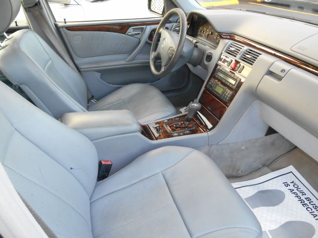 2000 Mercedes-Benz E-Class SXT
