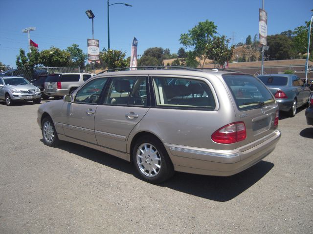 2000 Mercedes-Benz E-Class SXT