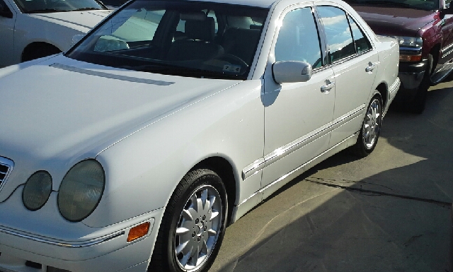 2000 Mercedes-Benz E-Class SXT