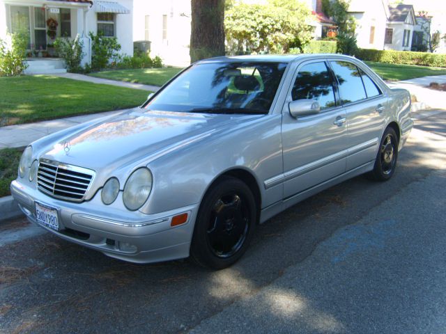 2000 Mercedes-Benz E-Class Scion XB