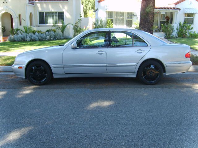 2000 Mercedes-Benz E-Class Scion XB