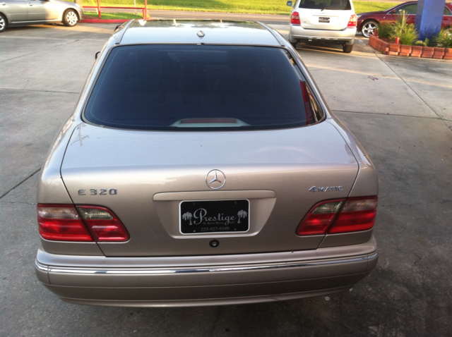 2000 Mercedes-Benz E-Class SXT