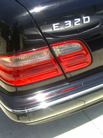 2000 Mercedes-Benz E-Class SXT