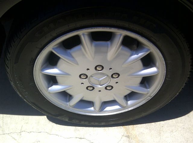 2000 Mercedes-Benz E-Class SXT