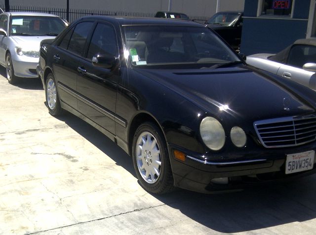 2000 Mercedes-Benz E-Class SXT