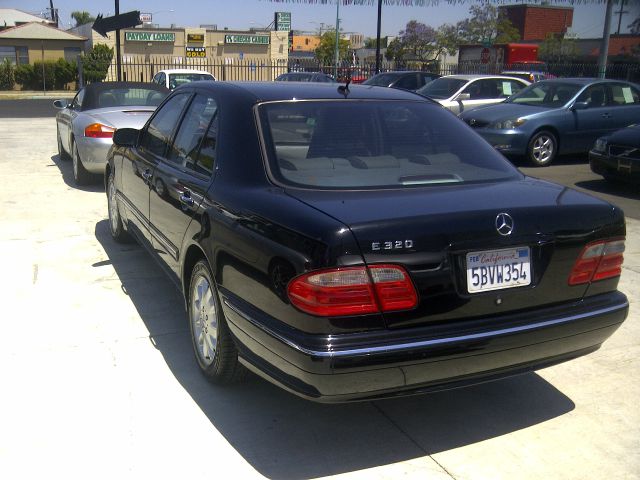 2000 Mercedes-Benz E-Class SXT