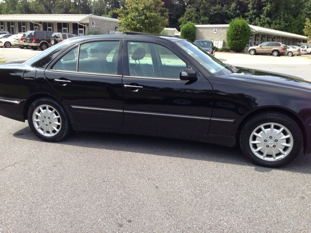 2000 Mercedes-Benz E-Class SXT