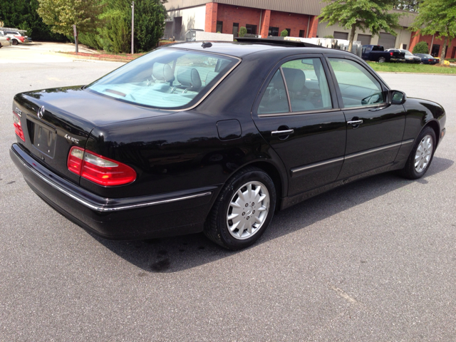 2000 Mercedes-Benz E-Class SXT