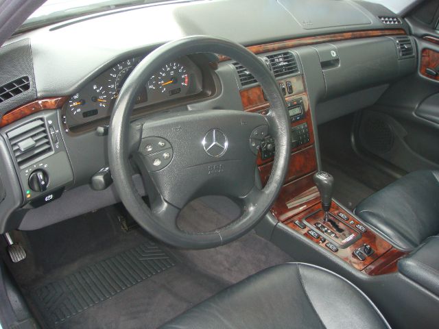 2000 Mercedes-Benz E-Class SXT