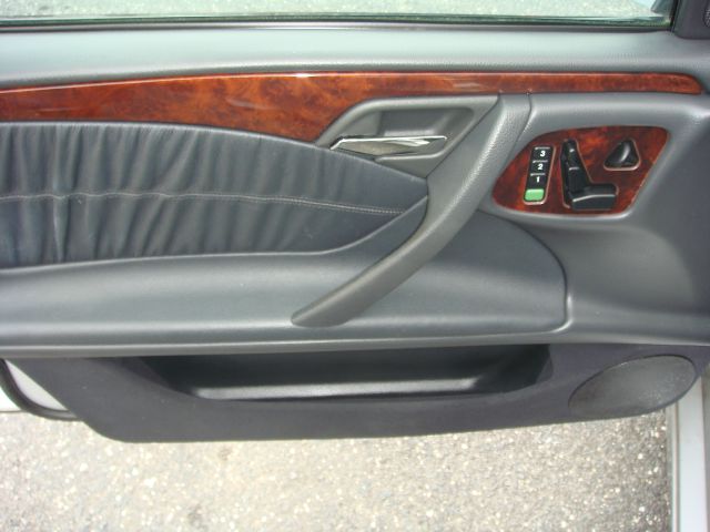 2000 Mercedes-Benz E-Class SXT