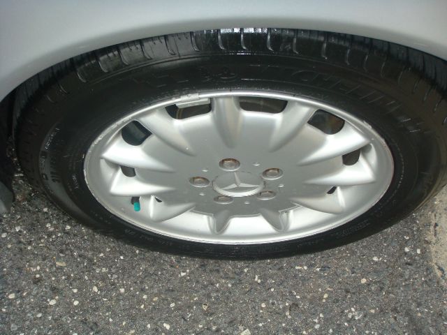 2000 Mercedes-Benz E-Class SXT