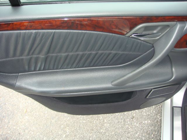 2000 Mercedes-Benz E-Class SXT