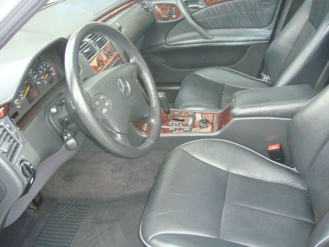 2000 Mercedes-Benz E-Class SXT