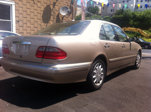2000 Mercedes-Benz E-Class SXT