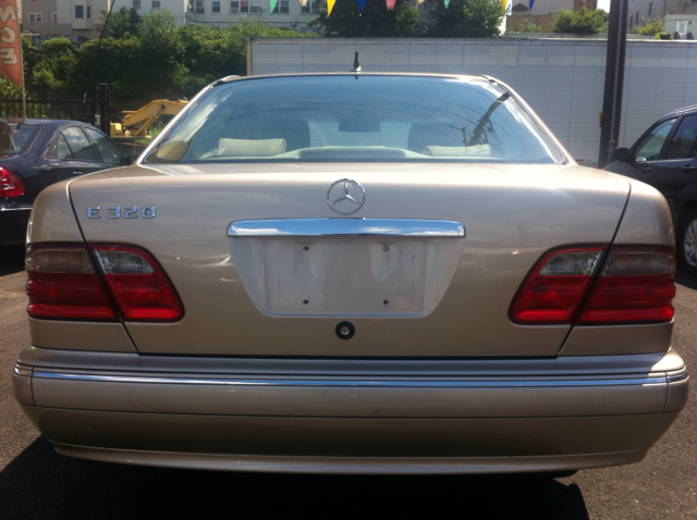 2000 Mercedes-Benz E-Class SXT