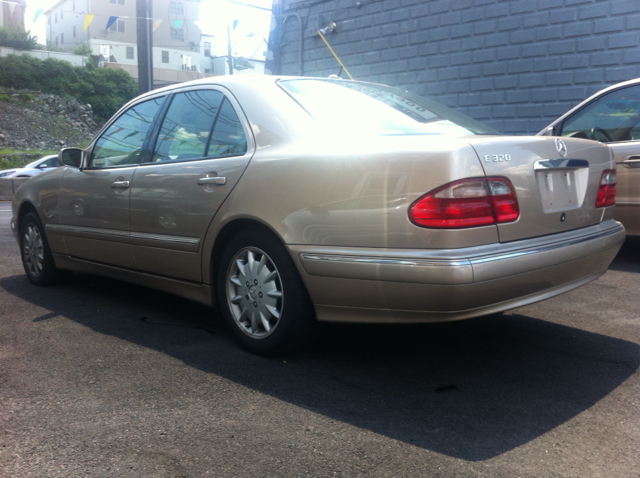 2000 Mercedes-Benz E-Class SXT