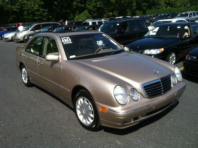 2000 Mercedes-Benz E-Class SXT