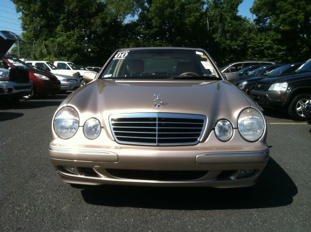 2000 Mercedes-Benz E-Class SXT