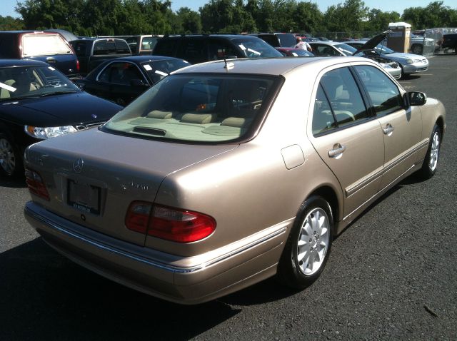 2000 Mercedes-Benz E-Class SXT