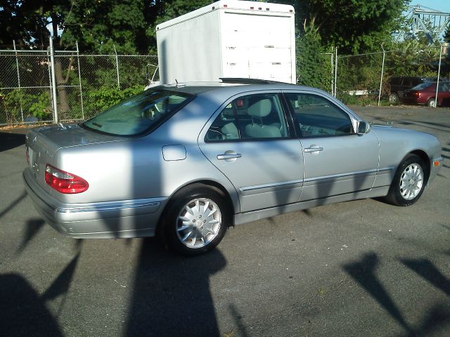 2000 Mercedes-Benz E-Class SXT