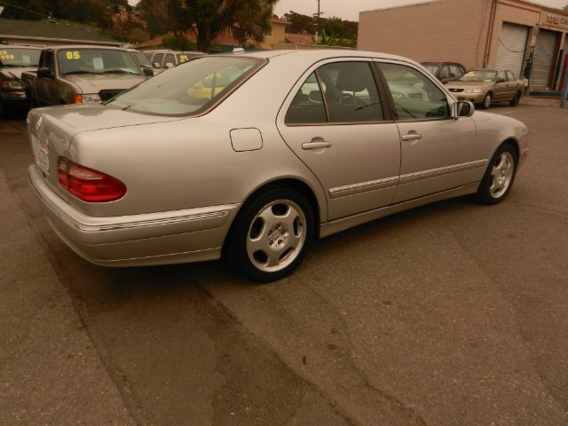 2000 Mercedes-Benz E-Class Scion XB
