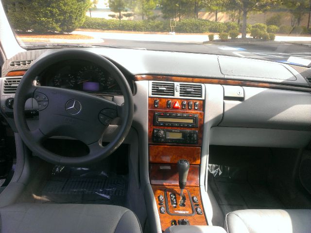 2000 Mercedes-Benz E-Class SXT